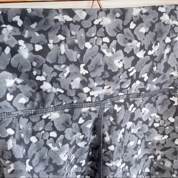 AERIE Gray White Printed Leggings Blue Tuxedo Stripe Size Medium Long - Picture 5 of 6